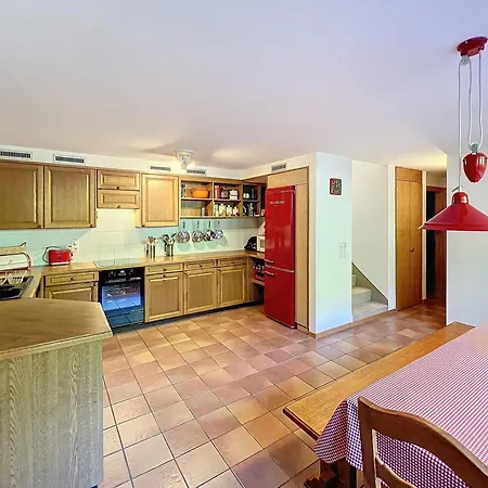 Joli-chalet Кран-Монтана